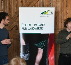 Johannes Dries (links) und Philipp Holz sind die "Klimaberater" der Landwirtschaftskammer Rheinland-Pfalz.