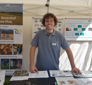 Stand beim Hoffest.